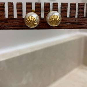 Kiel James Patrick scallop shell pearl earrings